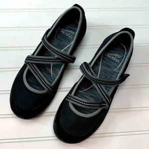 Dansko strappy closed toe shoes 37